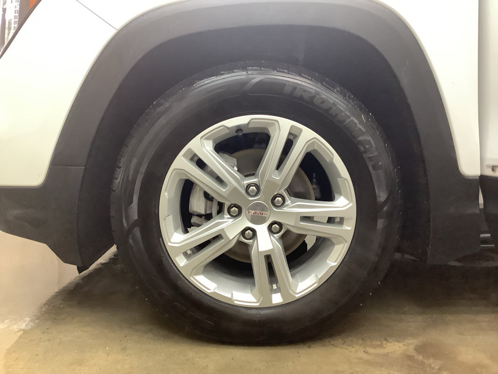 Used 2024 GMC Terrain SLE image 27