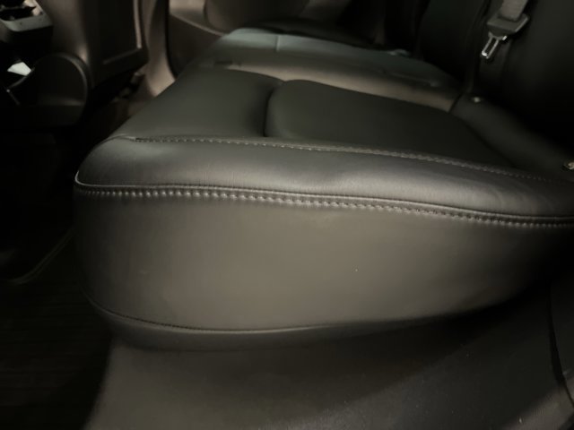 Used 2022 Tesla Model Y Long Range image 23