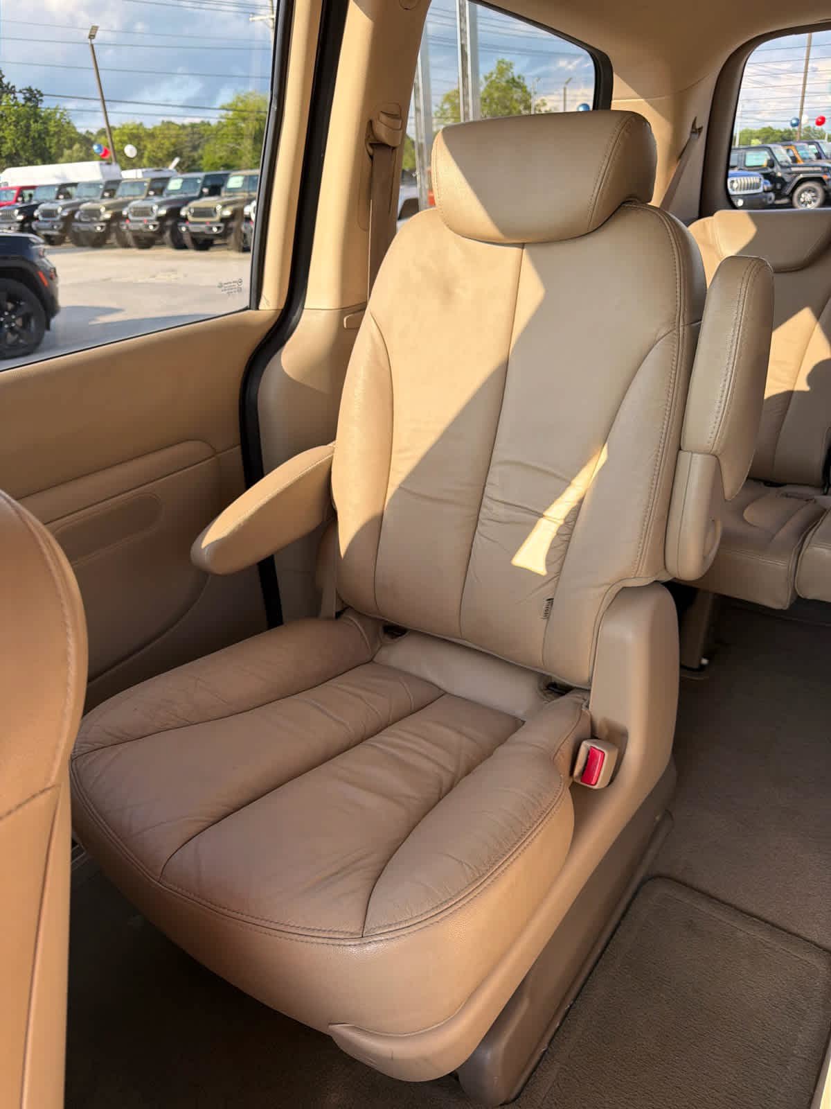 Used 2010 Kia Sedona EX w/ Luxury Pkg FWD image 14
