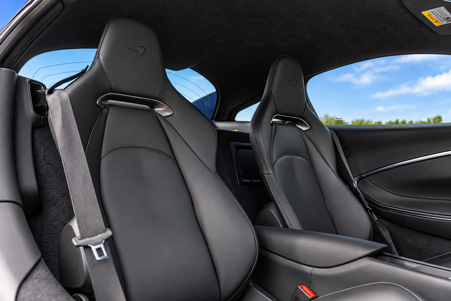 Used 2024 McLaren Artura RWD image 25