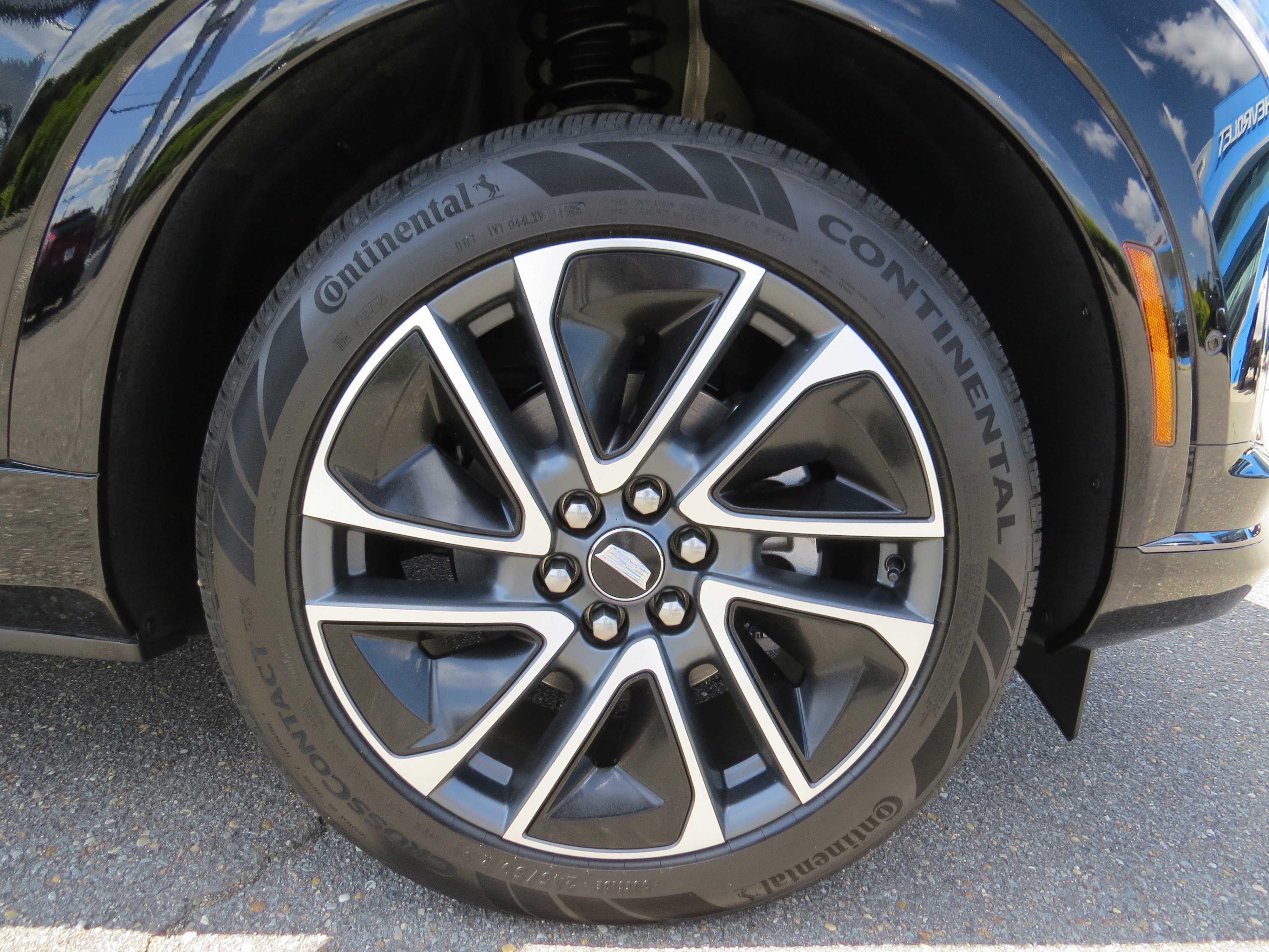 New 2025 Cadillac Optiq Sport 2 w/ LPO, Floor Liner Package image 10