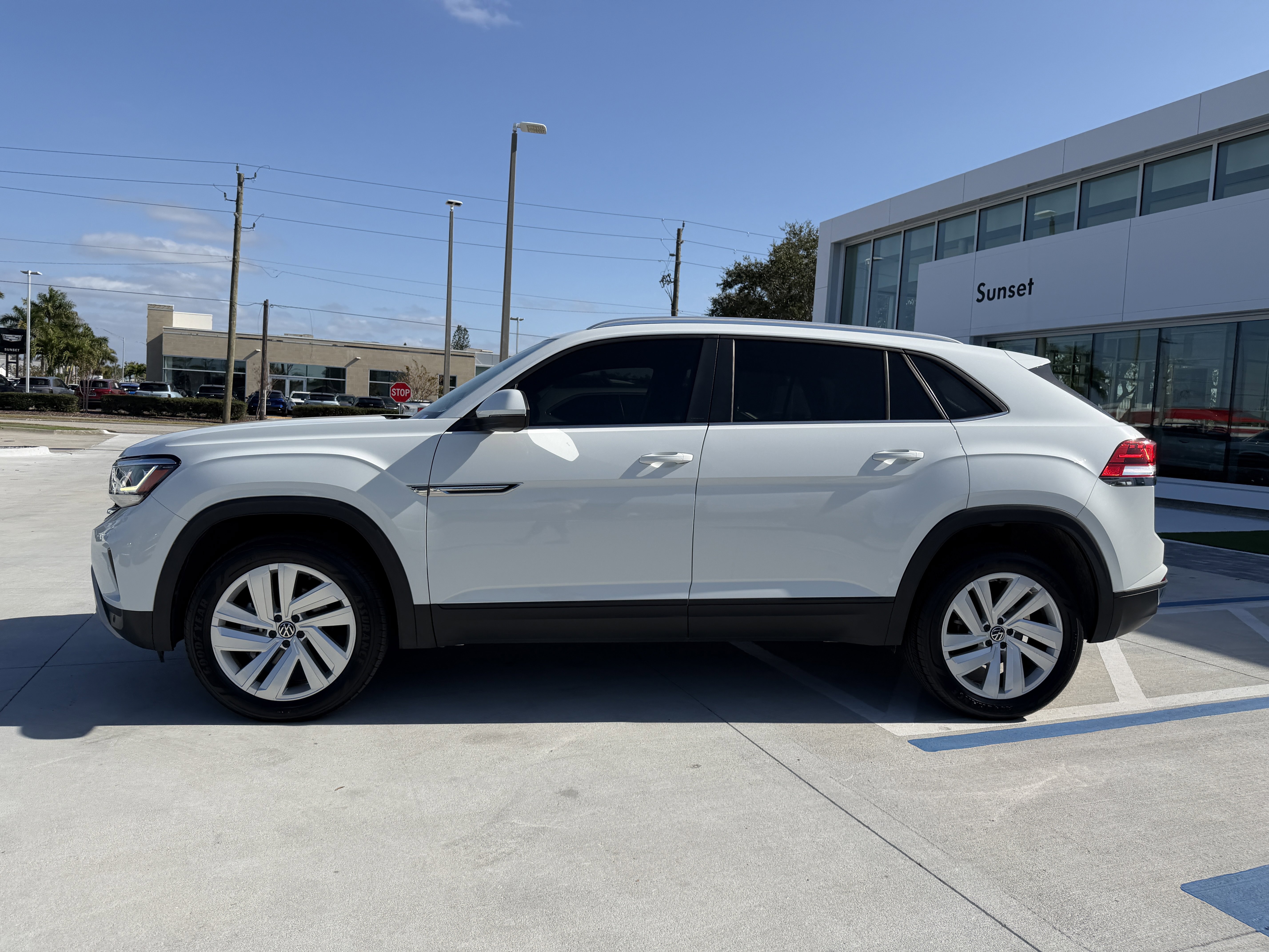 Certified 2023 Volkswagen Atlas Cross Sport SE w/ Panoramic Sunroof Package image 6