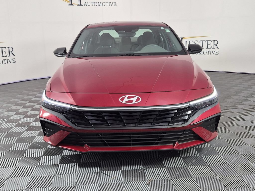 Used 2025 Hyundai Elantra SEL FWD image 9