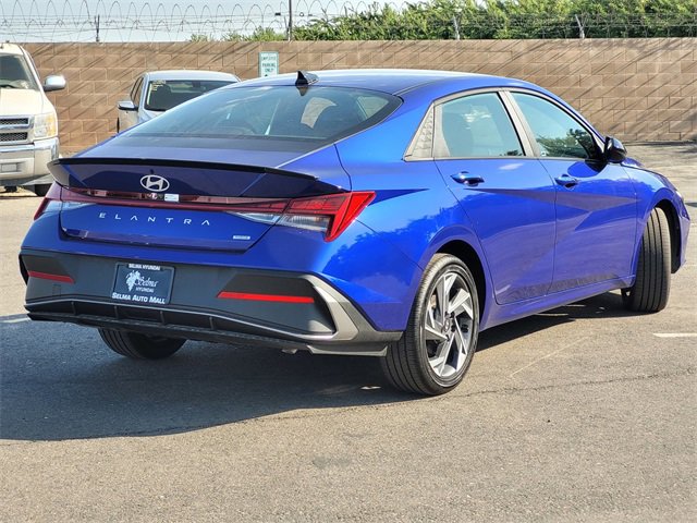 New 2025 Hyundai Elantra SEL image 4