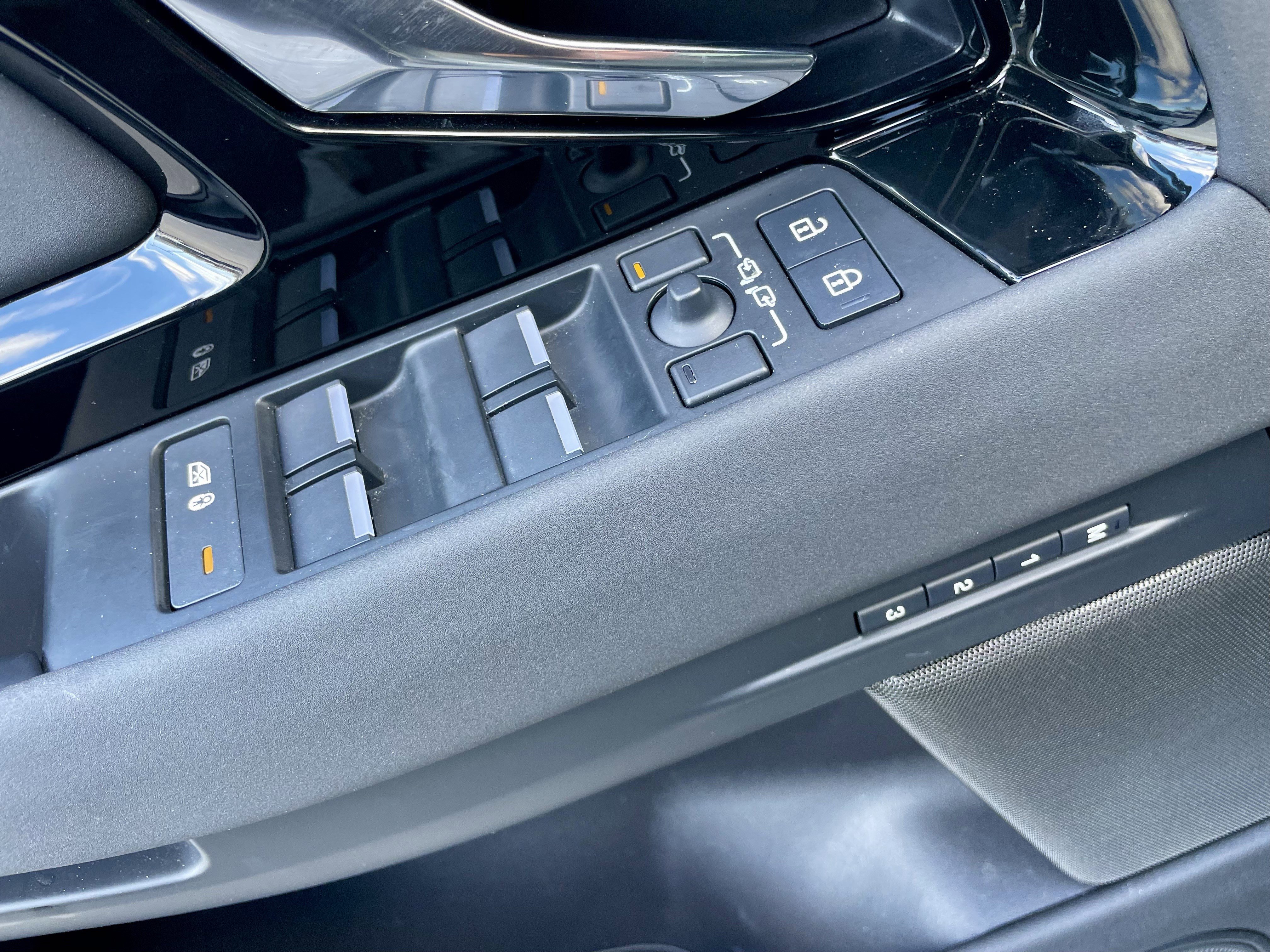 Certified 2024 Land Rover Range Rover Evoque Dynamic SE image 11