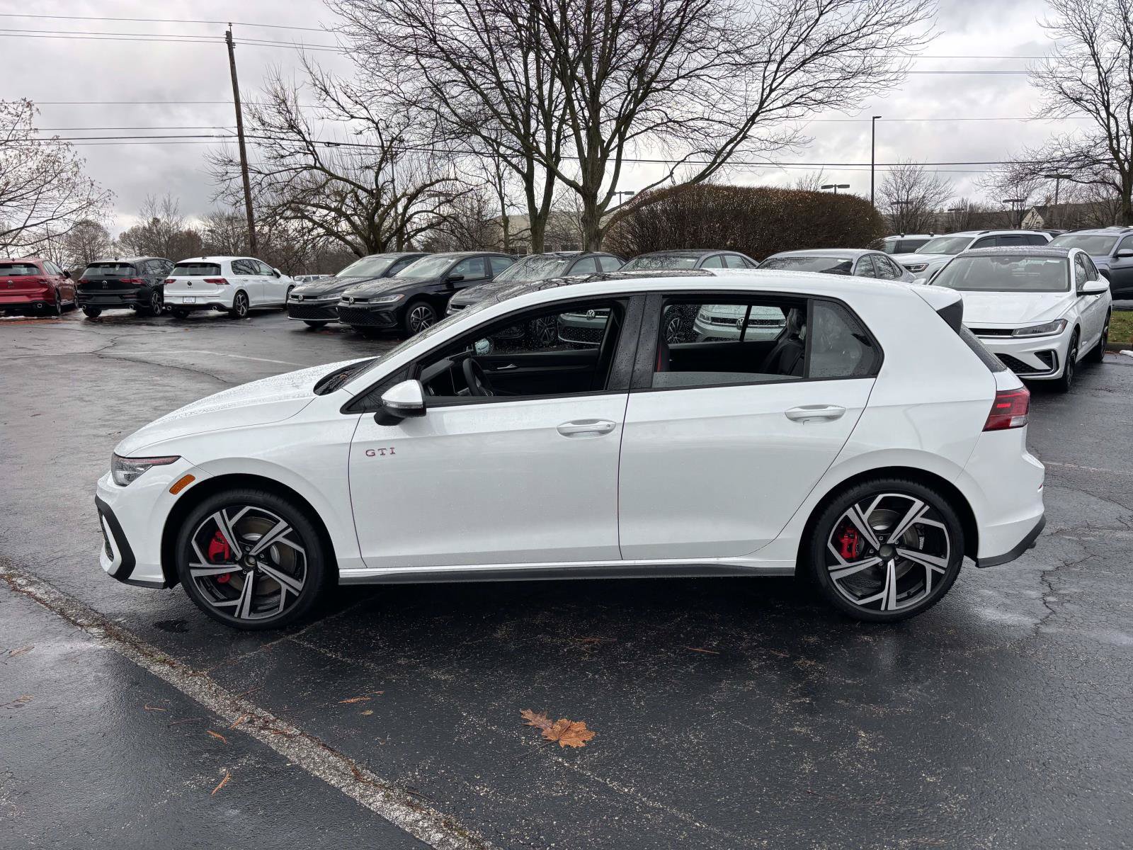 New 2026 Volkswagen GTI SE FWD image 4