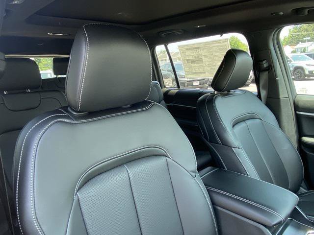 Used 2025 Jeep Grand Cherokee L Limited w/ Luxury Tech Group II AWD/4WD image 31