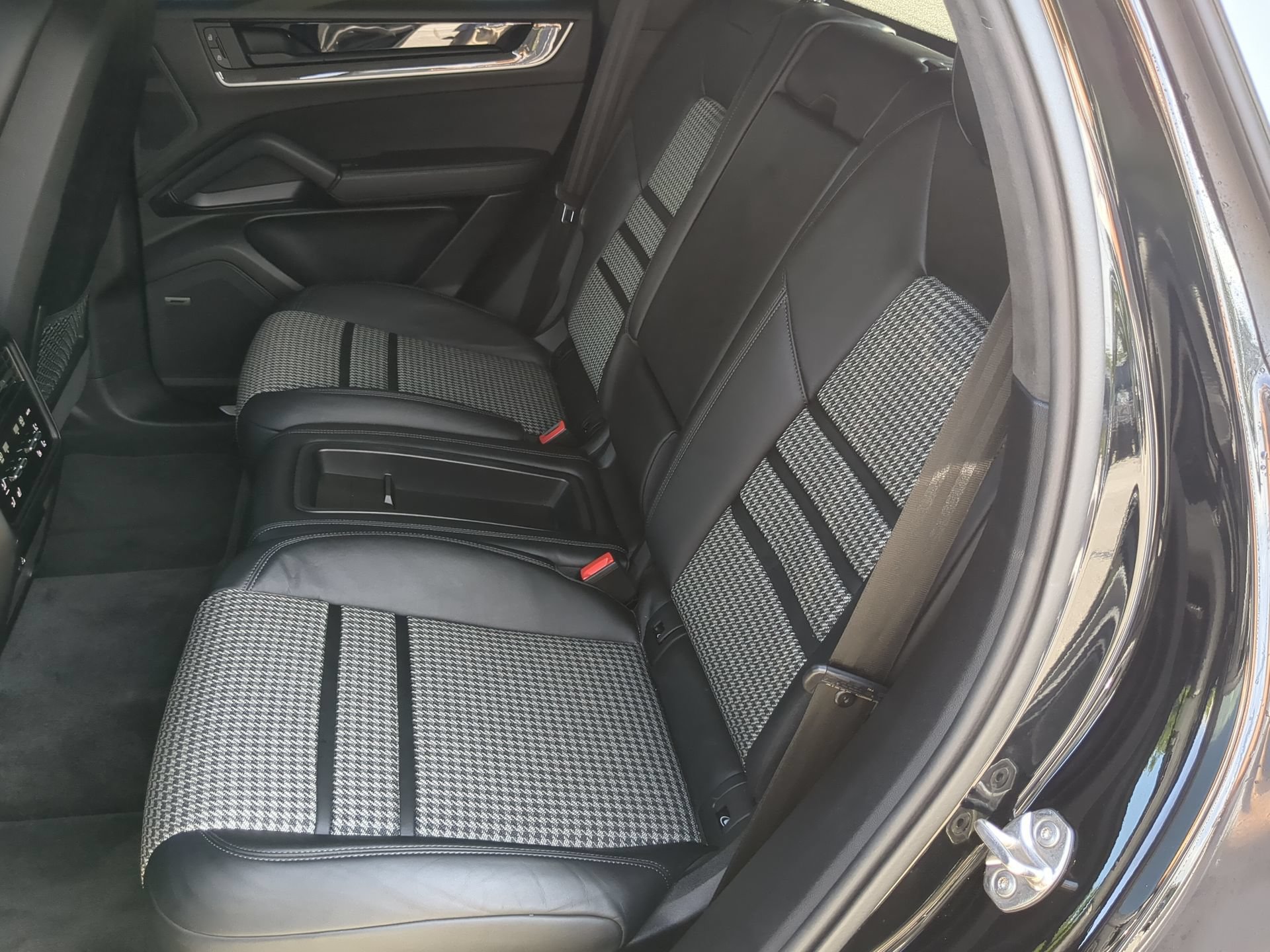 Used 2024 Porsche Cayenne S AWD/4WD image 55