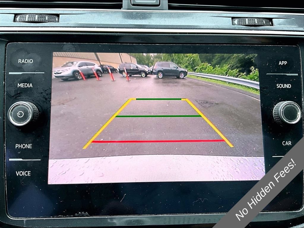Used 2020 Volkswagen Tiguan SE w/ Panoramic Sunroof Package AWD/4WD image 18