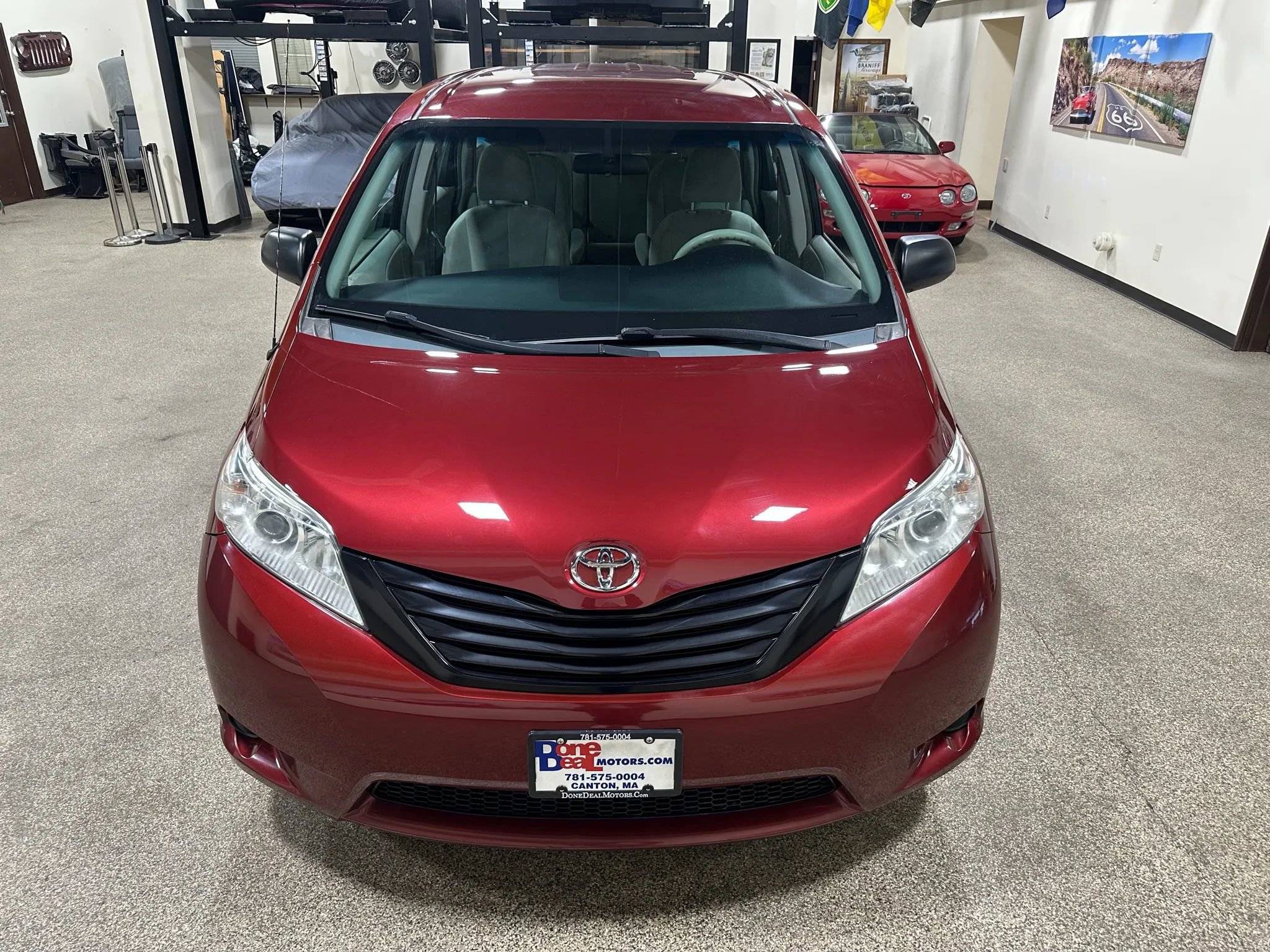 Used 2012 Toyota Sienna FWD image 4