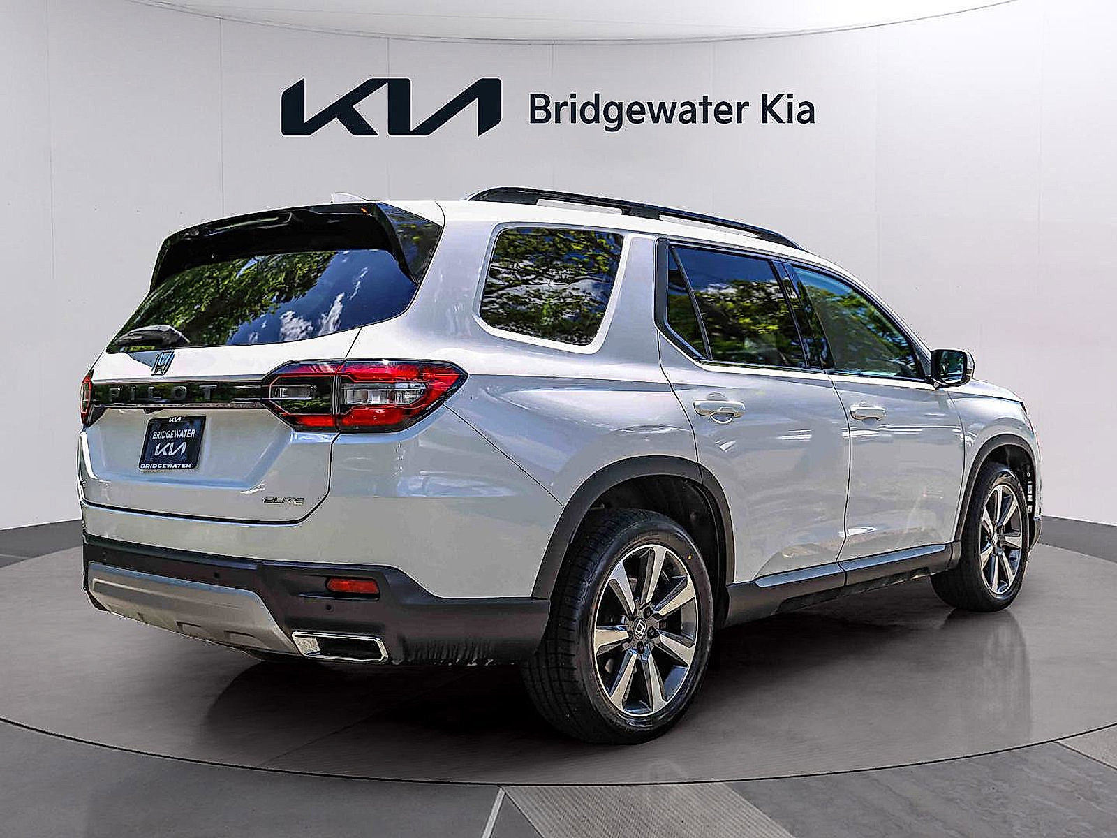Used 2023 Honda Pilot Elite image 6