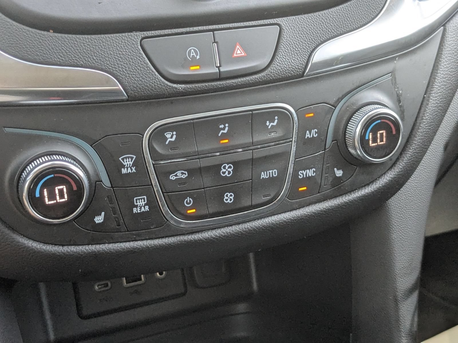 Used 2024 Chevrolet Equinox LT AWD/4WD image 24