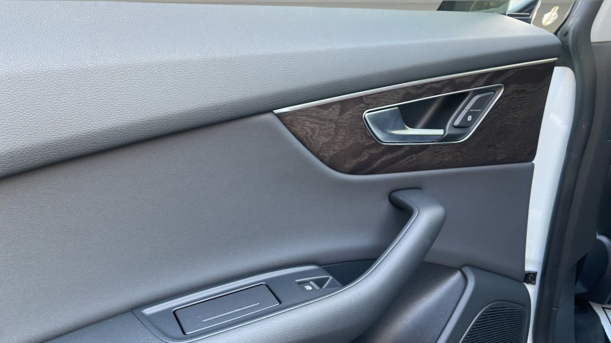 Used 2019 Audi Q8 Premium Plus w/ Premium Plus AWD/4WD image 21