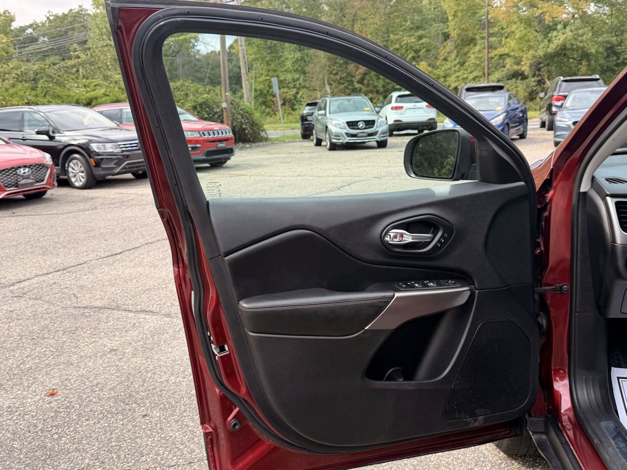 Used 2019 Jeep Cherokee Limited AWD/4WD image 15