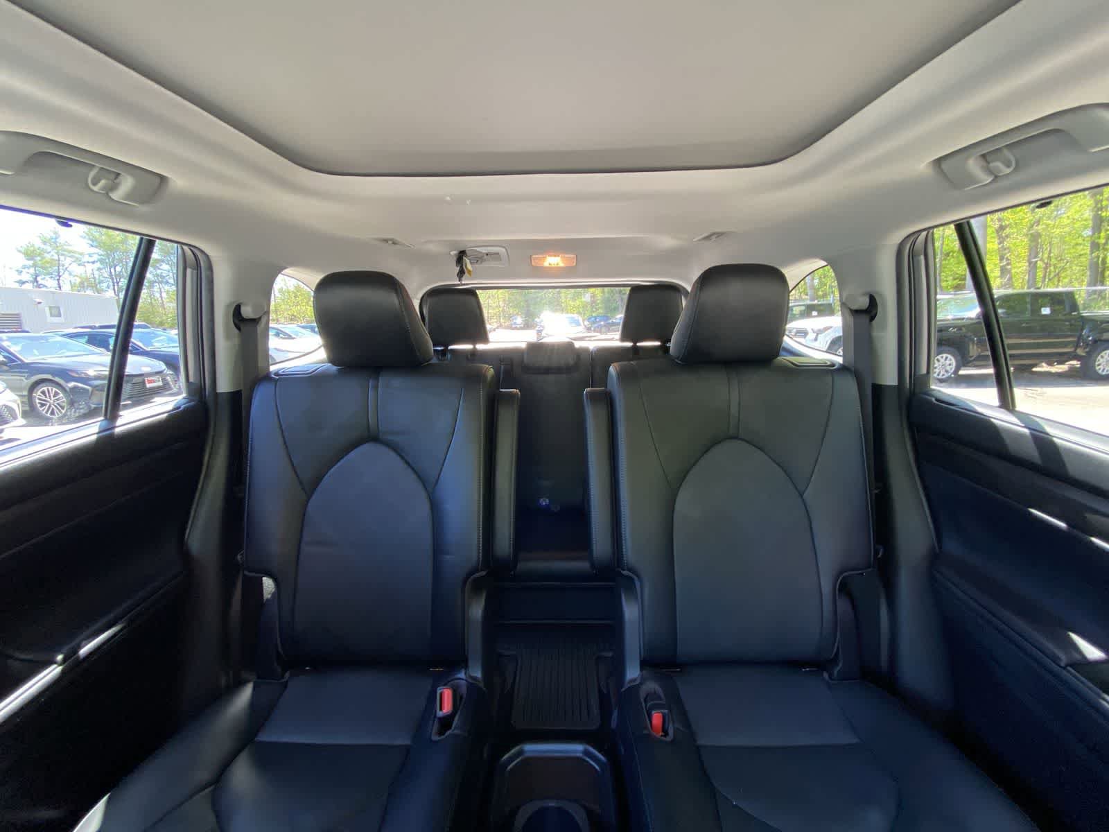 Used 2023 Toyota Highlander Platinum AWD/4WD image 39