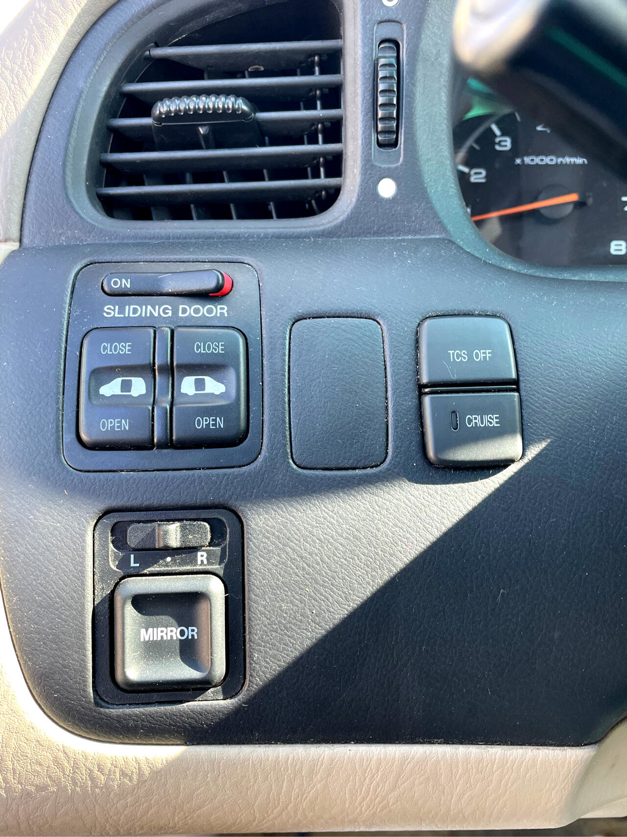 Used 2004 Honda Odyssey EX-L image 9