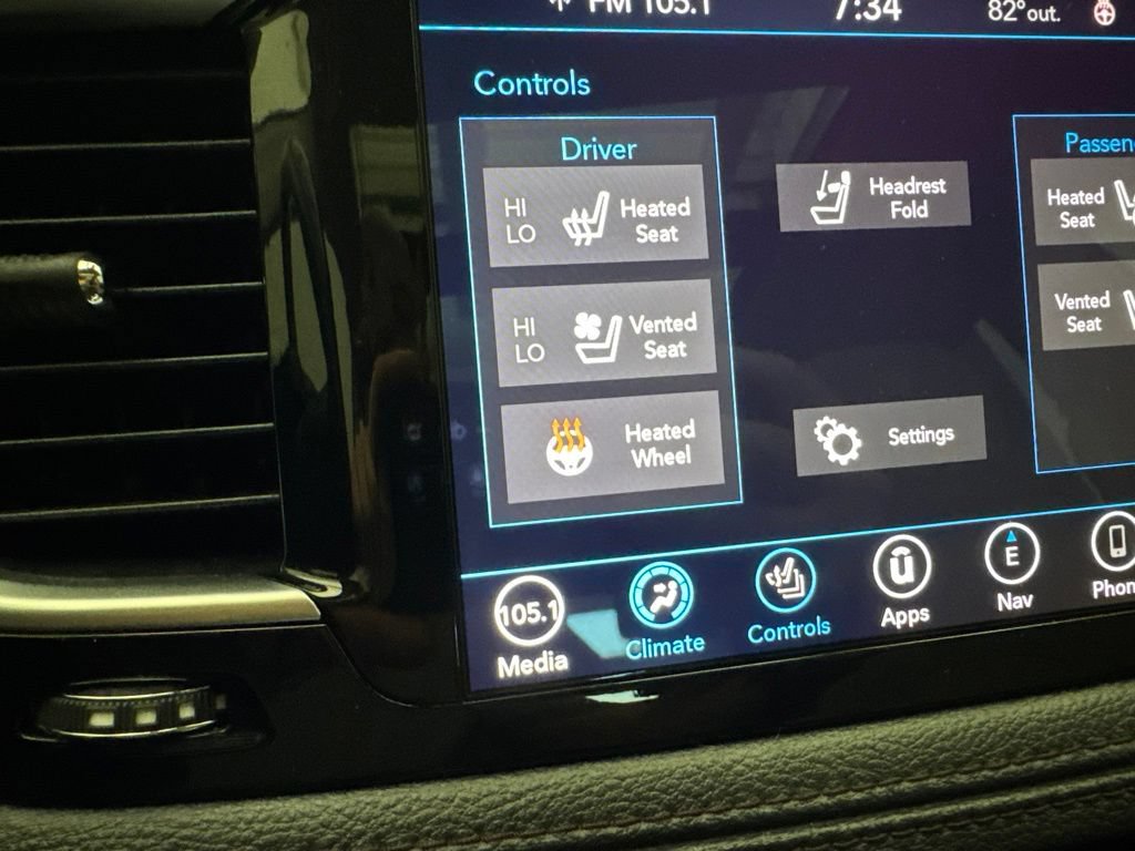 Used 2020 Chrysler Pacifica Limited FWD image 31