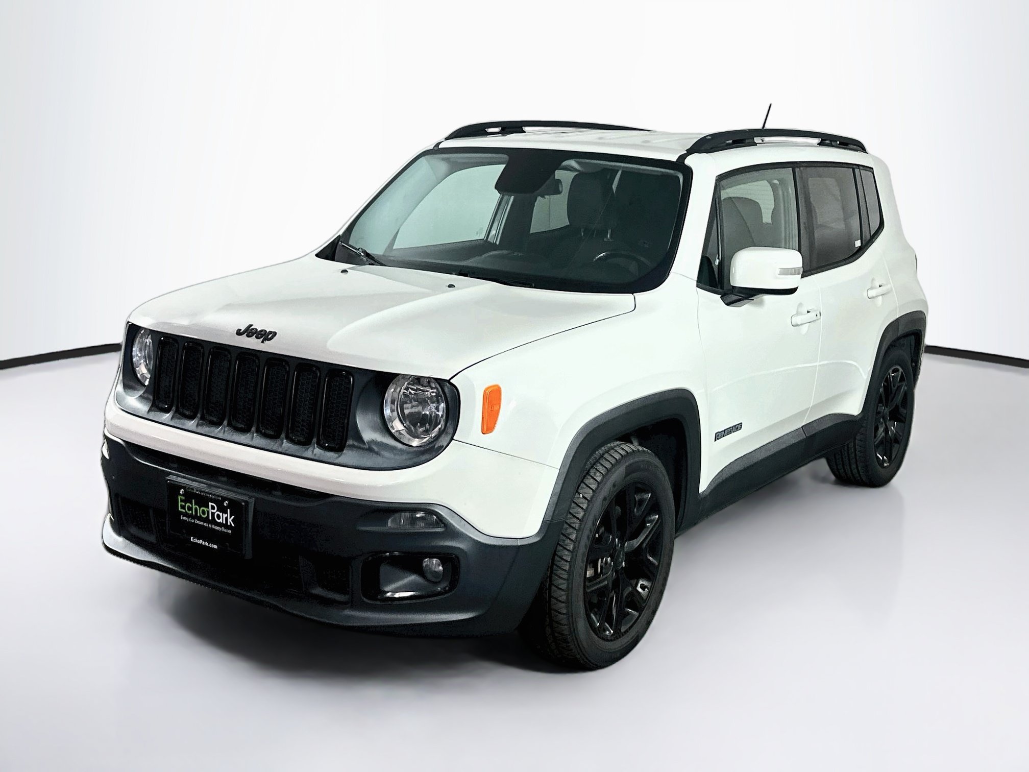 Used 2017 Jeep Renegade Altitude FWD image 3