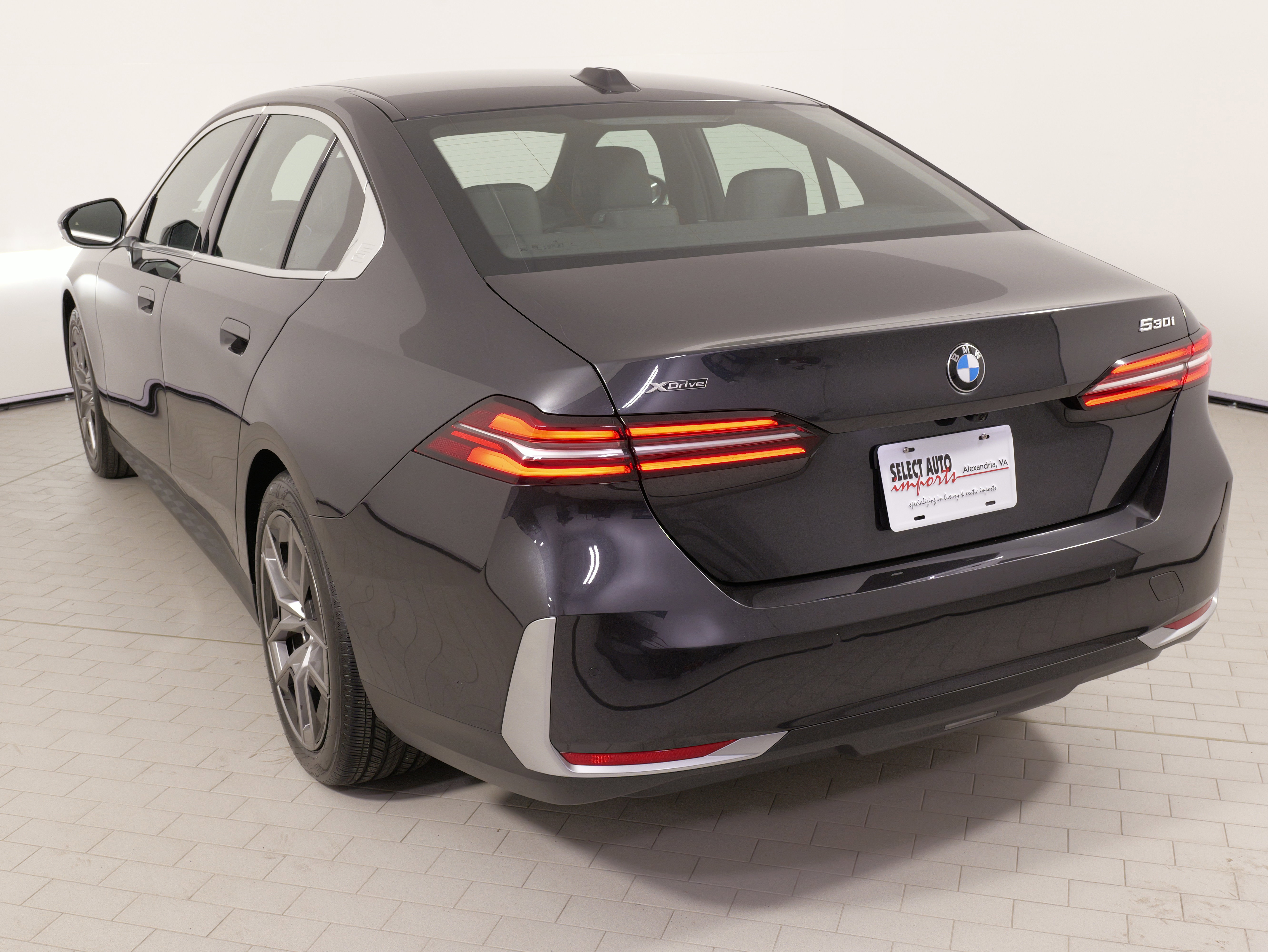 Used 2026 BMW 530i xDrive w/ Premium Package image 13