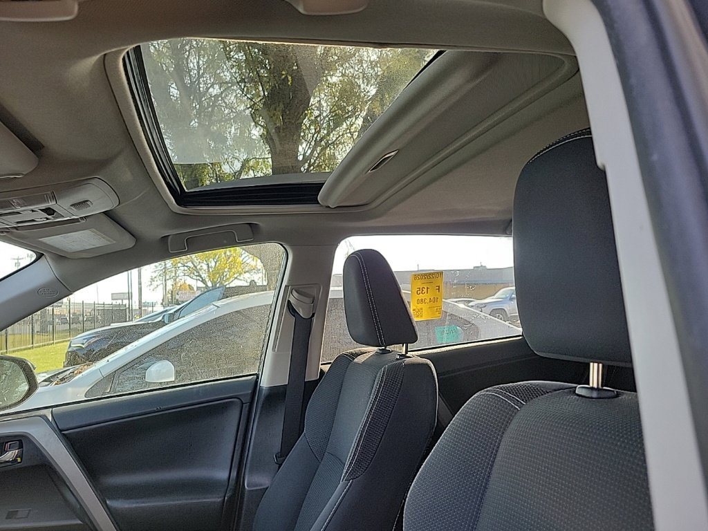 Used 2018 Toyota RAV4 XLE w/ Plus Extra Value Package AWD/4WD image 7