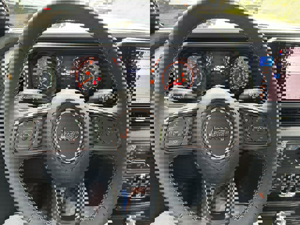 New 2025 Jeep Gladiator Sport image 12