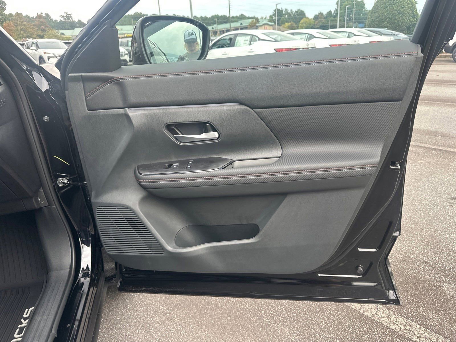 New 2026 Nissan Kicks SR image 14