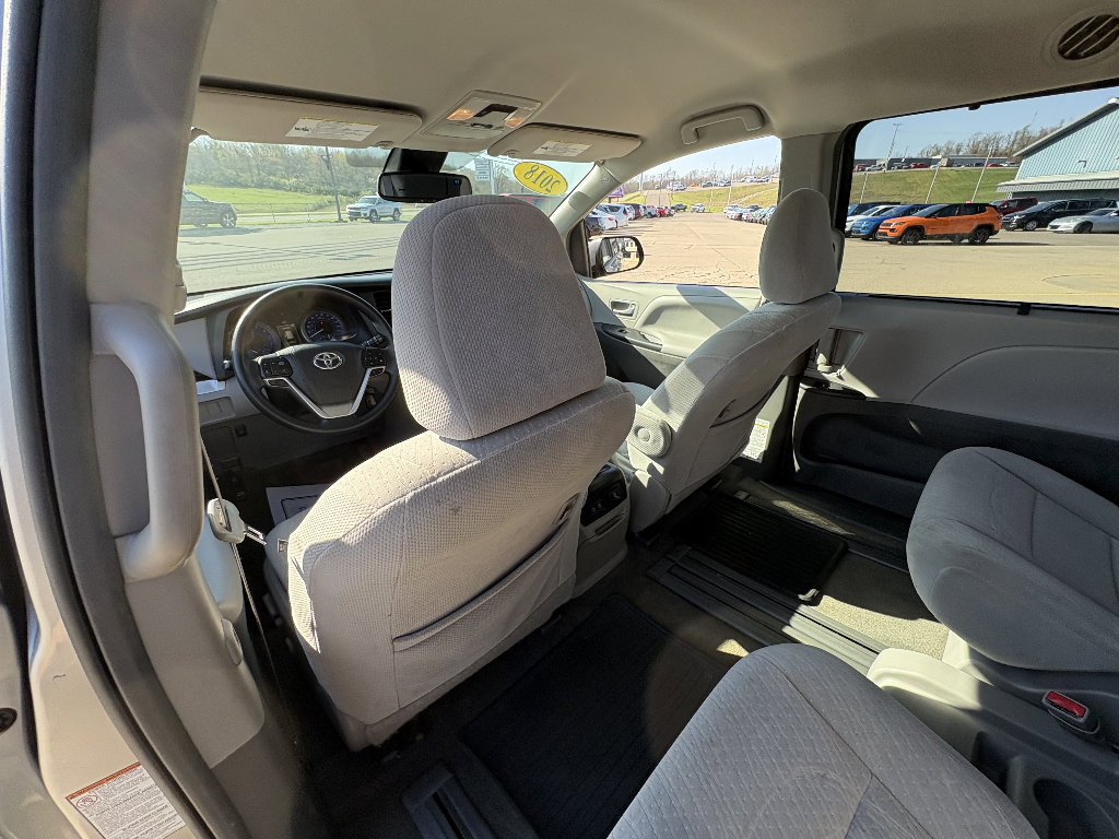 Used 2018 Toyota Sienna LE image 17