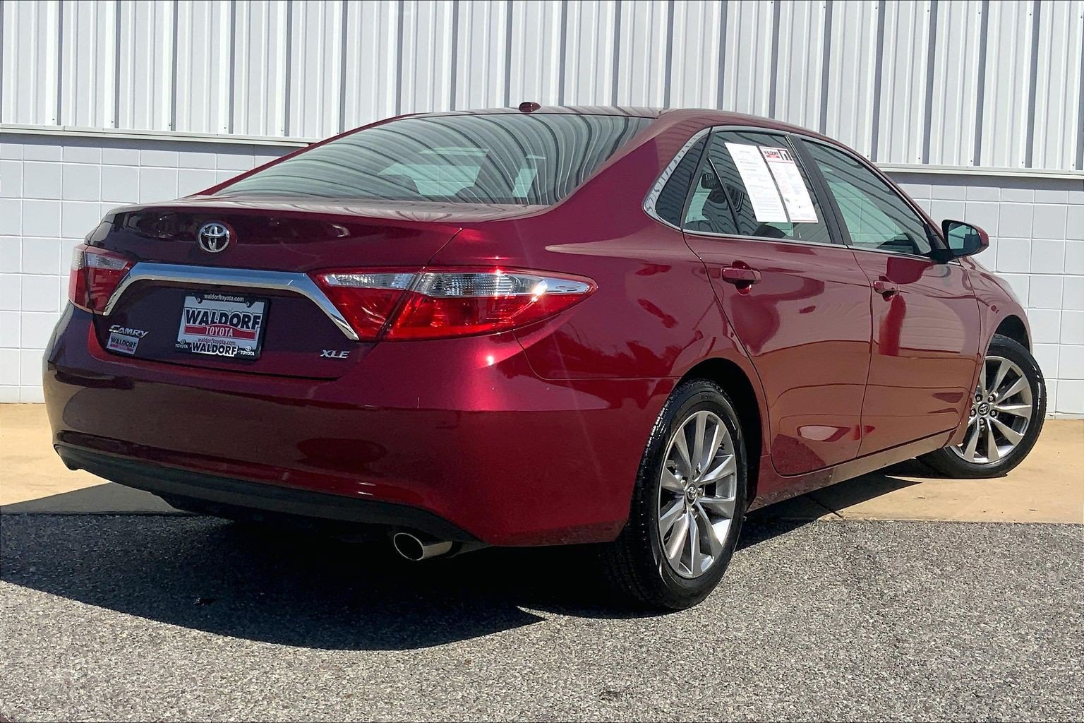 Used 2017 Toyota Camry XLE w/ Moonroof Package FWD image 17