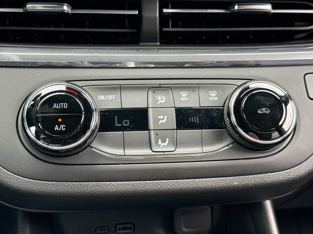 Certified 2025 Buick Envista Preferred FWD image 18