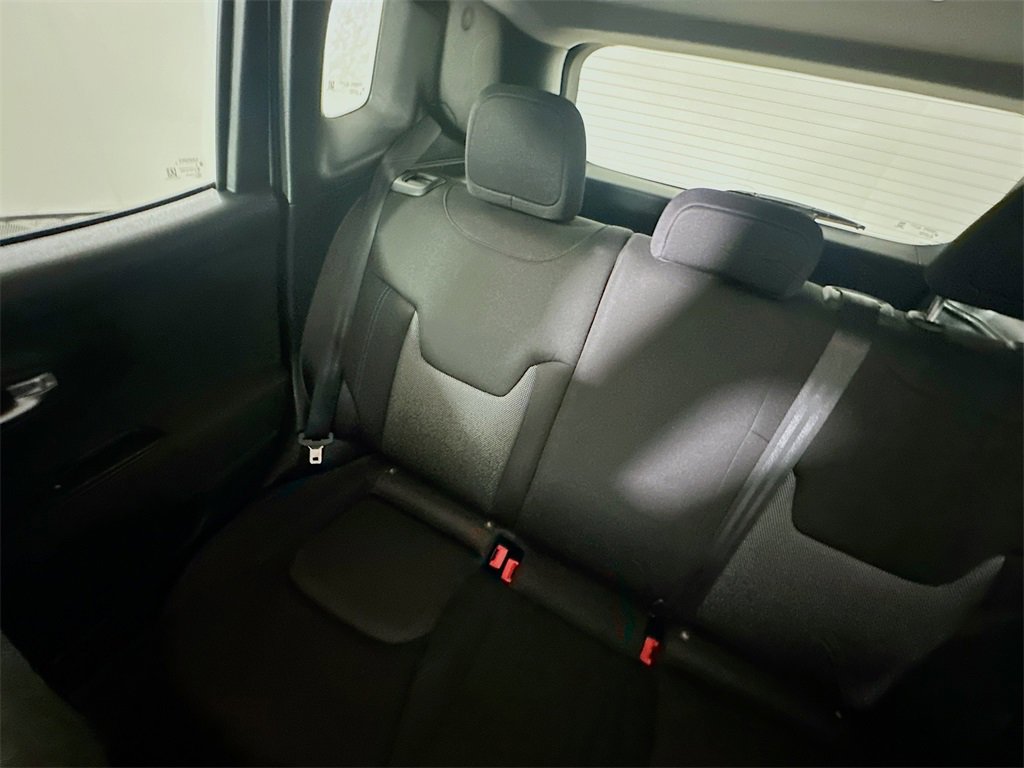 Used 2021 Jeep Renegade Latitude image 12