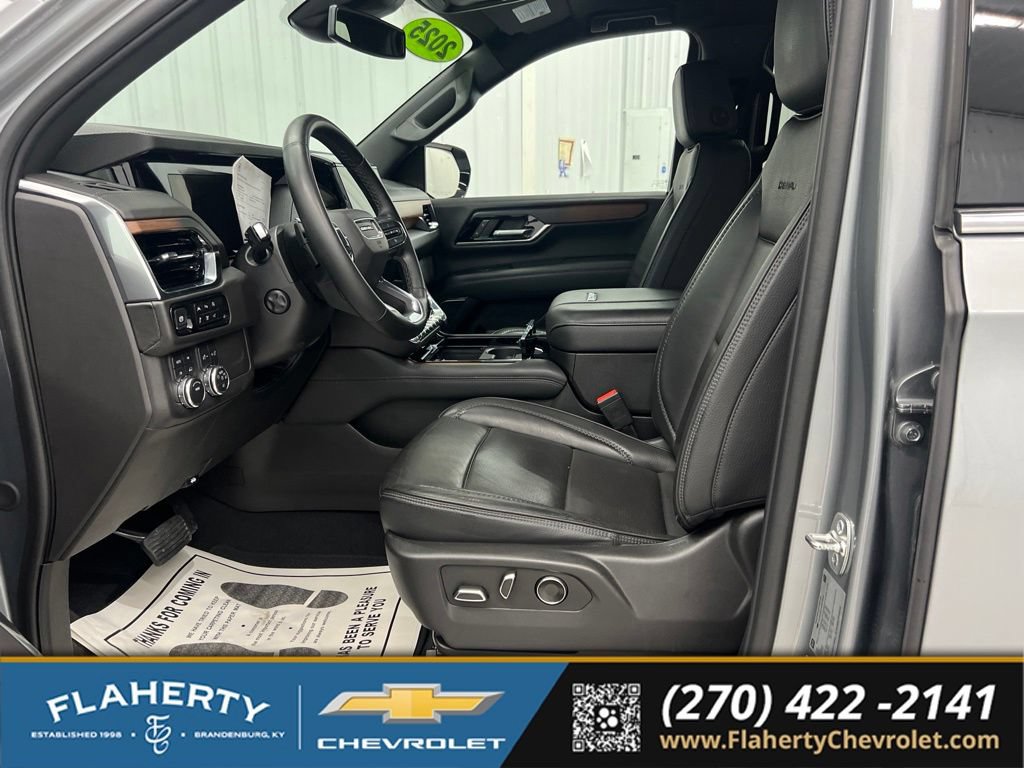 Used 2025 GMC Yukon XL Denali AWD/4WD image 9