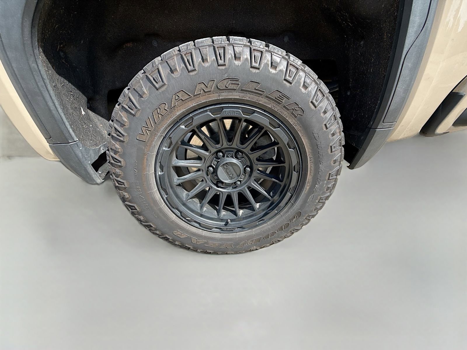 Used 2023 GMC Sierra 1500 AT4 w/ AT4 Premium Package AWD/4WD image 16