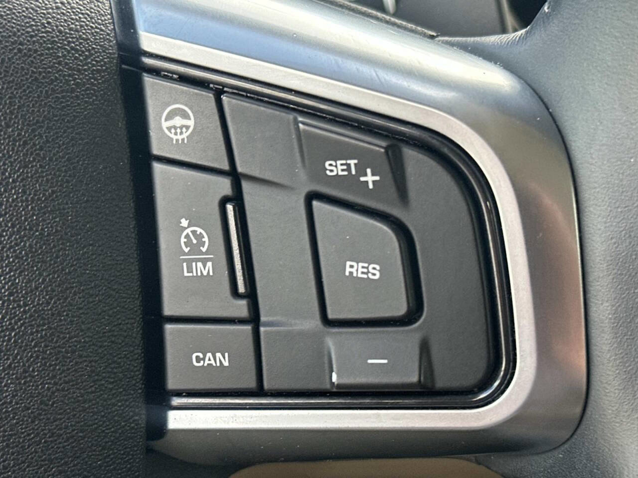 Used 2017 Land Rover Discovery Sport HSE AWD/4WD image 15