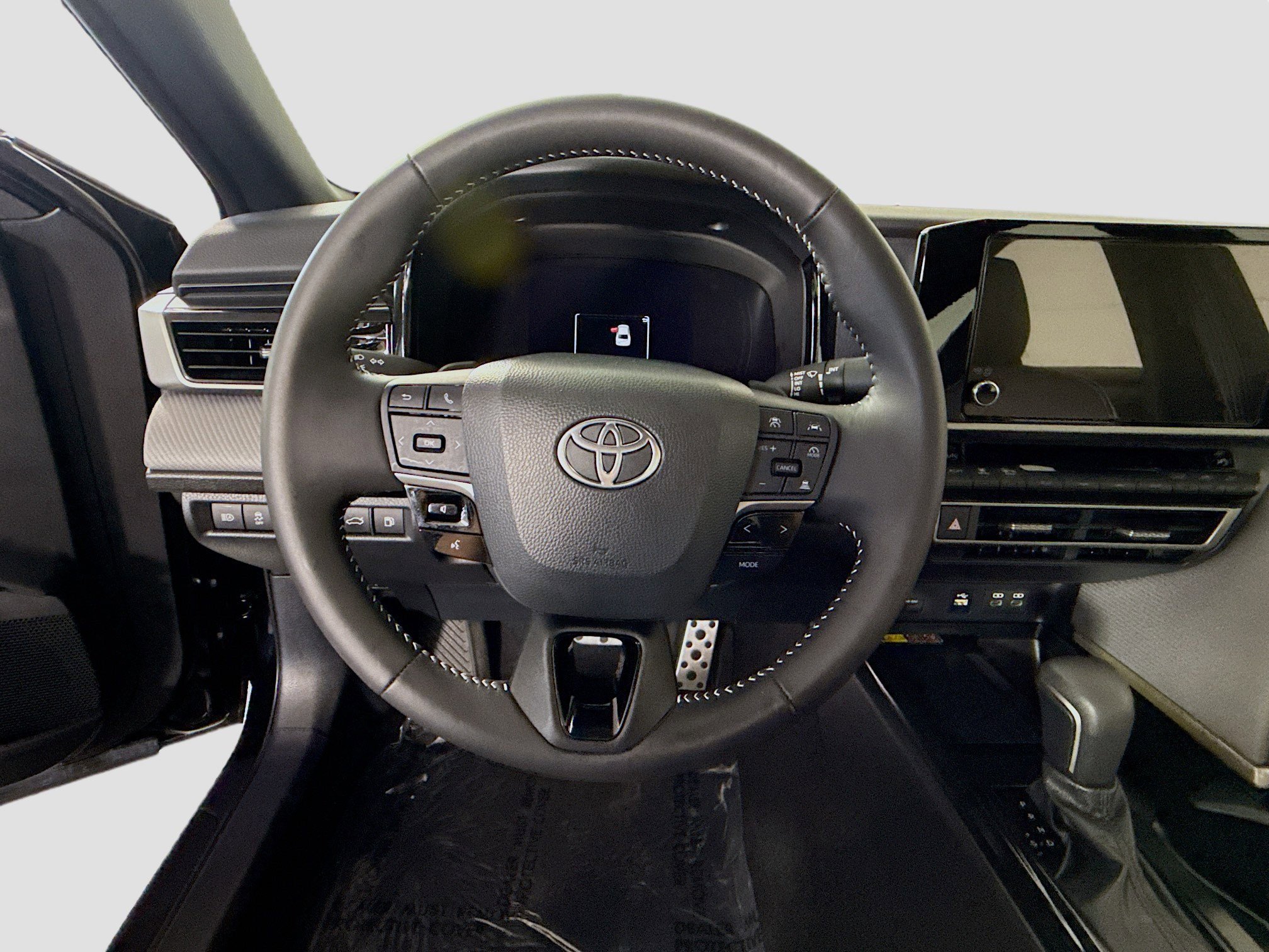 Used 2025 Toyota Camry SE w/ Convenience Package image 13