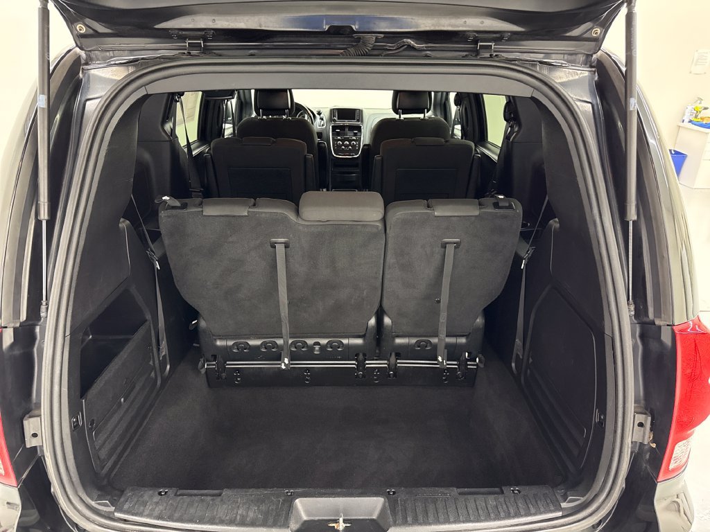Used 2018 Dodge Grand Caravan SE FWD image 24