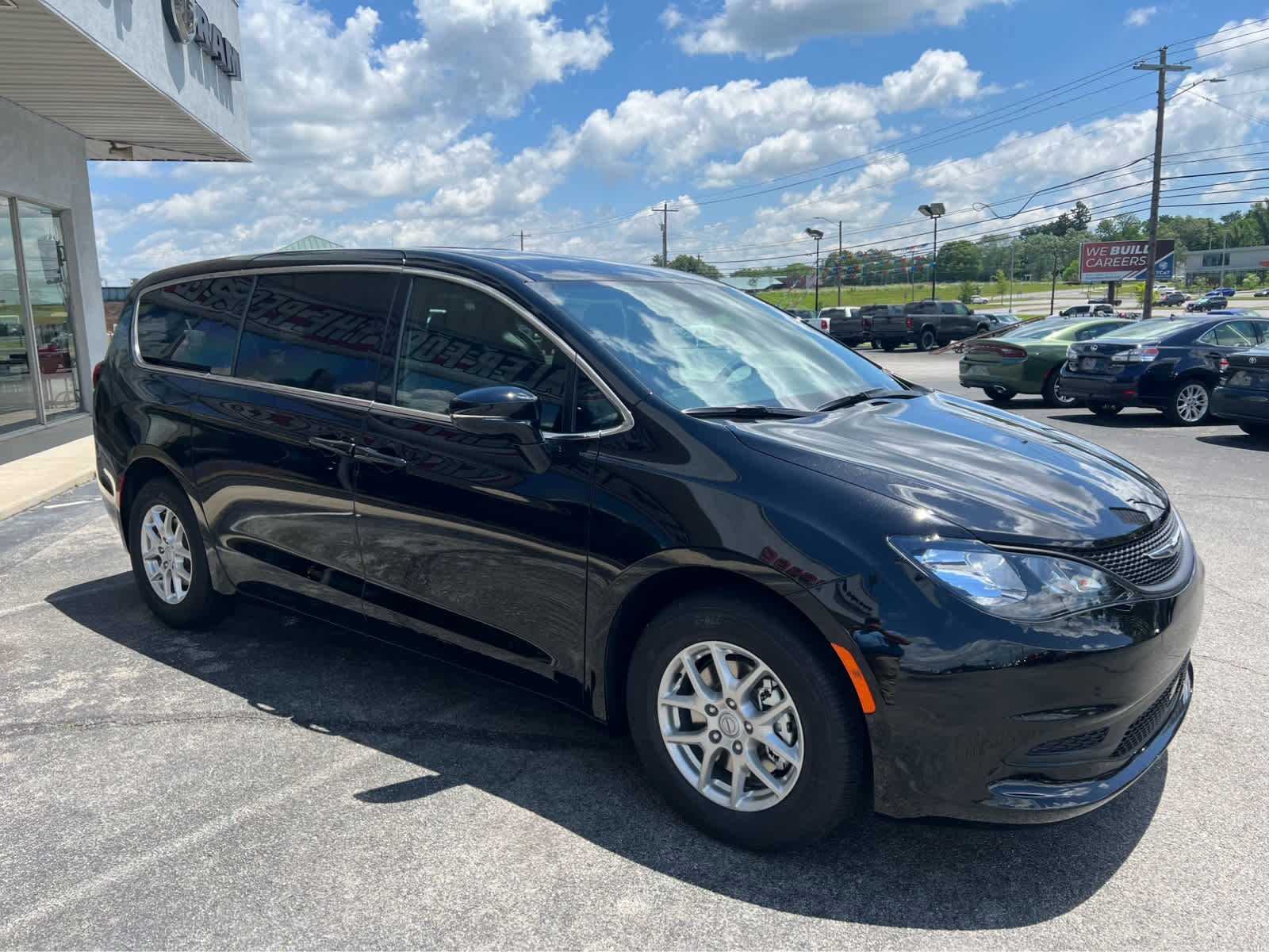 New 2025 Chrysler Voyager LX image 3