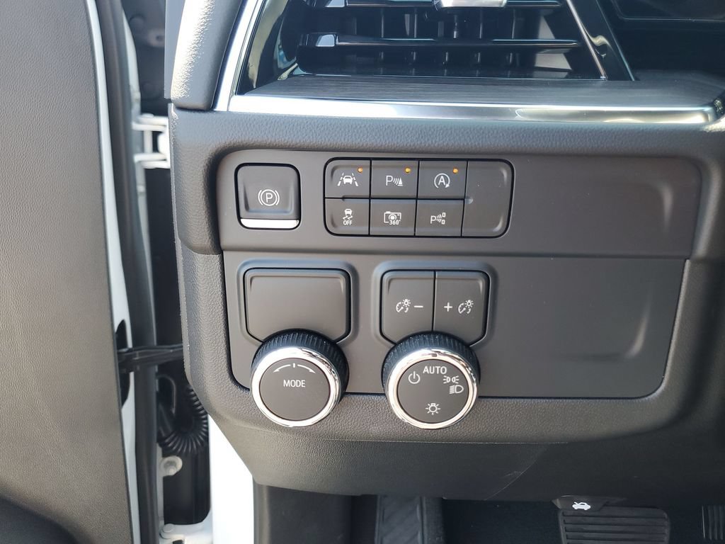 Used 2026 Chevrolet Suburban LS RWD image 17