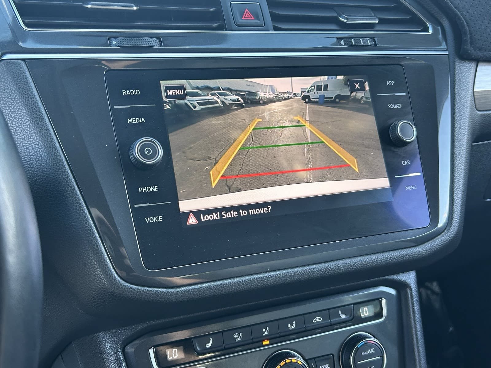 Used 2018 Volkswagen Tiguan SE AWD/4WD image 31