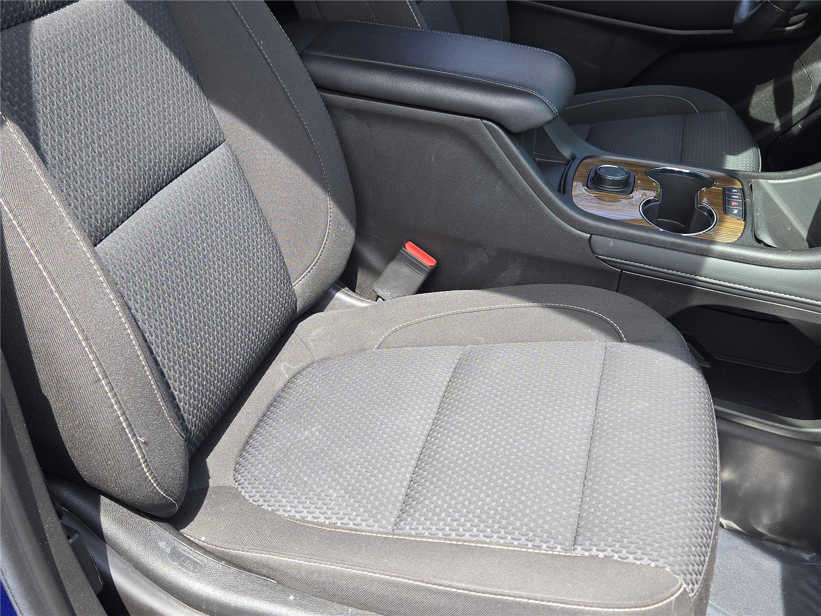 Used 2023 GMC Acadia SLE AWD/4WD image 5
