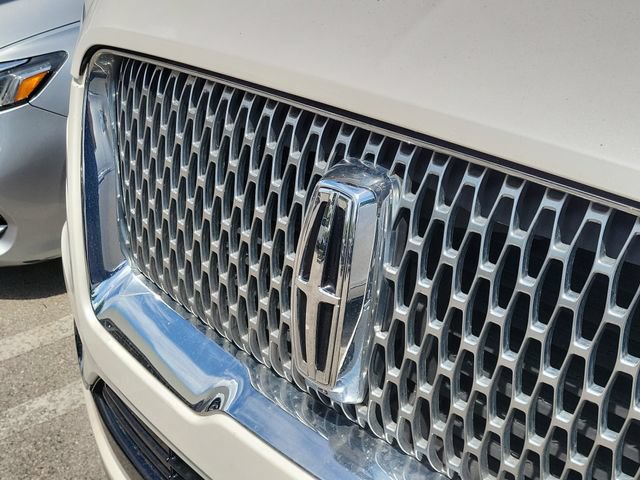 Used 2018 Lincoln Navigator Select RWD image 4