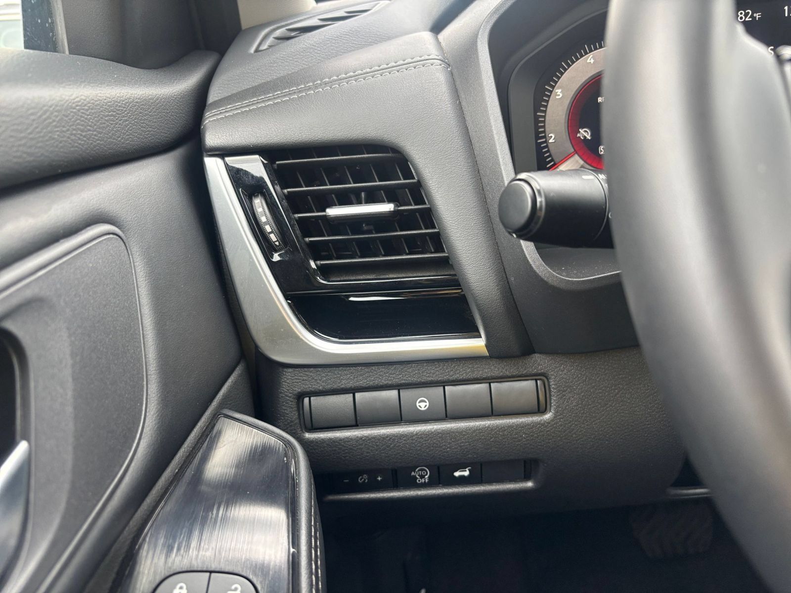 Used 2026 Nissan Rogue SL FWD image 36