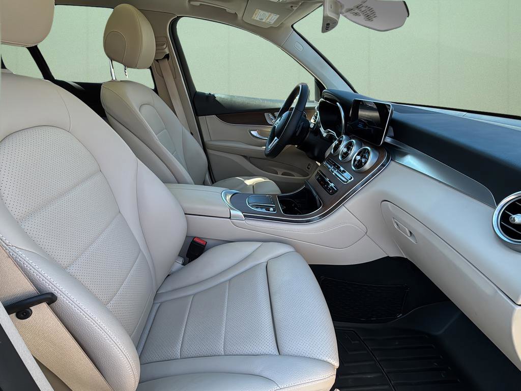 Used 2020 Mercedes-Benz GLC 300 4MATIC image 41