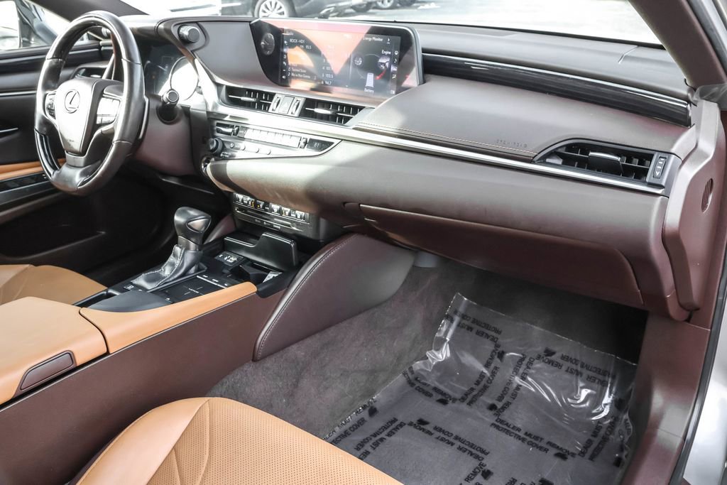 Used 2020 Lexus ES 300h 300h Luxury w/ Accessory Package 2 image 36