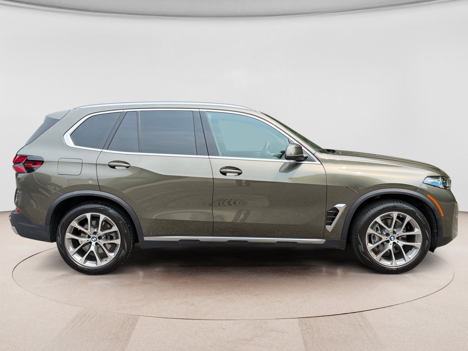 Used 2025 BMW X5 xDrive40i w/ Premium Package AWD/4WD image 6