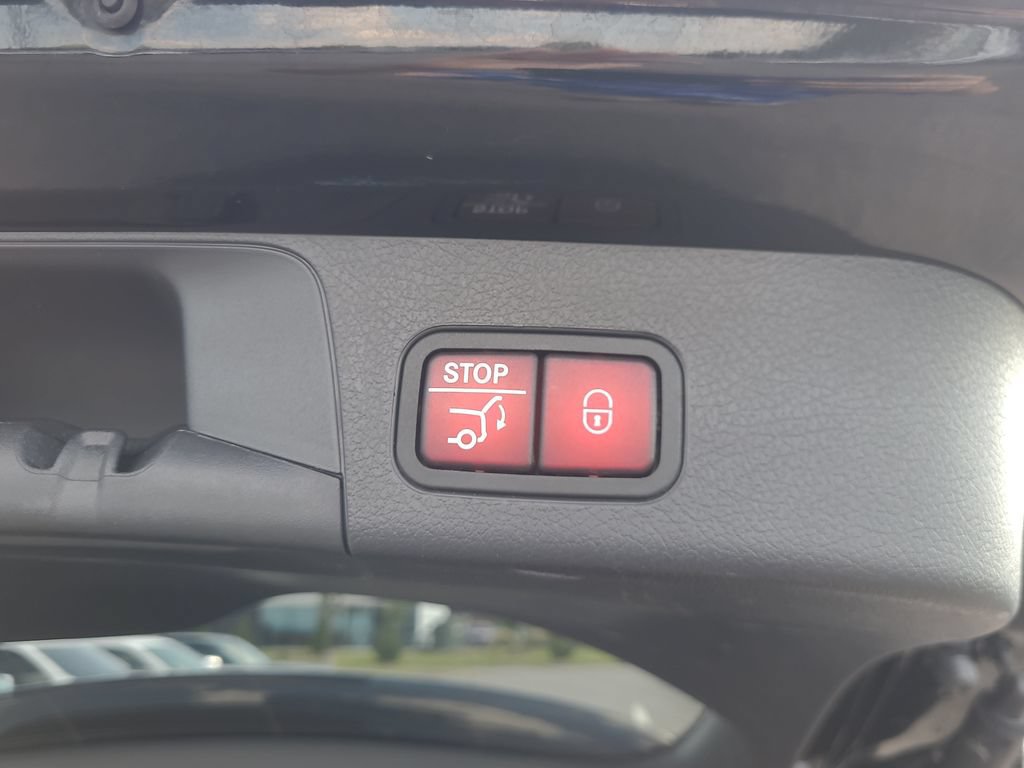 Used 2024 Mercedes-Benz GLB 250 image 16