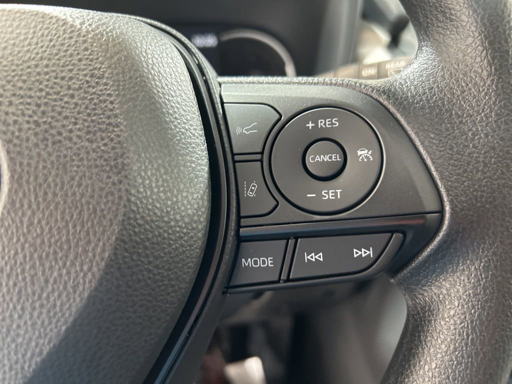 Used 2025 Toyota RAV4 XLE image 27