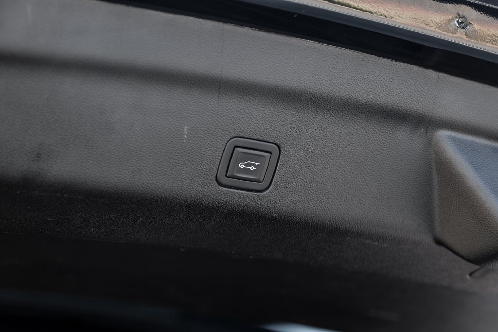 Used 2024 Chevrolet Suburban LT RWD image 57