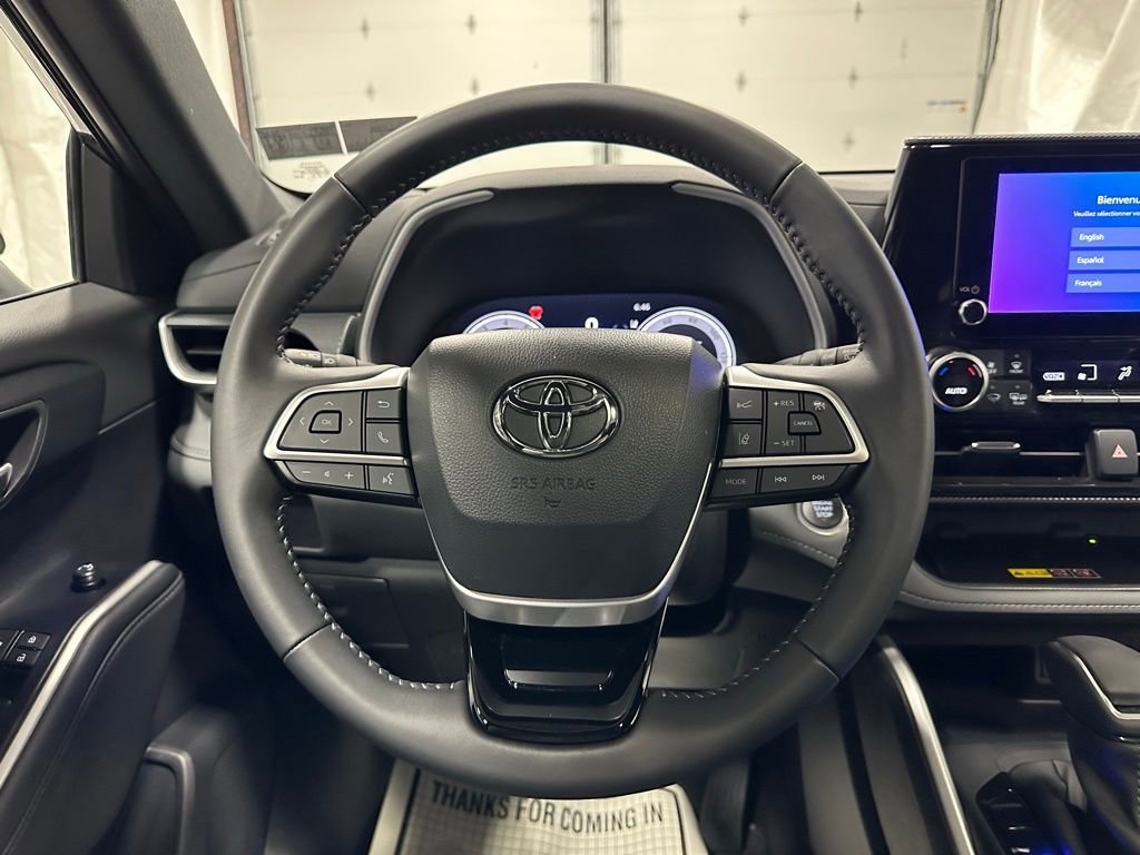 Used 2025 Toyota Highlander XSE AWD/4WD image 18
