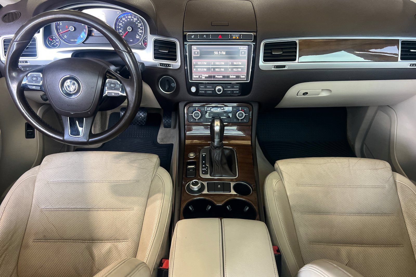 Used 2016 Volkswagen Touareg VR6 AWD/4WD image 5