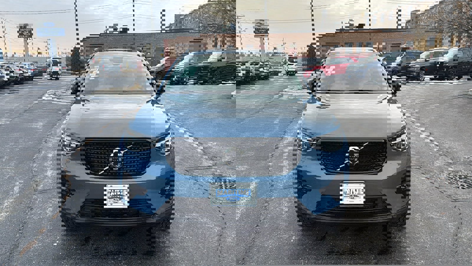 Used 2023 Volvo XC40 B5 Plus w/ Climate Package image 3